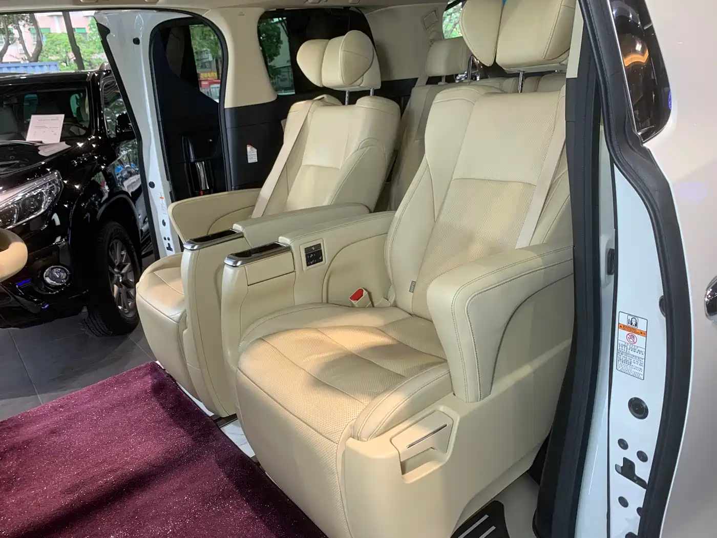 Toyota Alphard 2018 Facelift 3.5L Luxury Edition фото 12