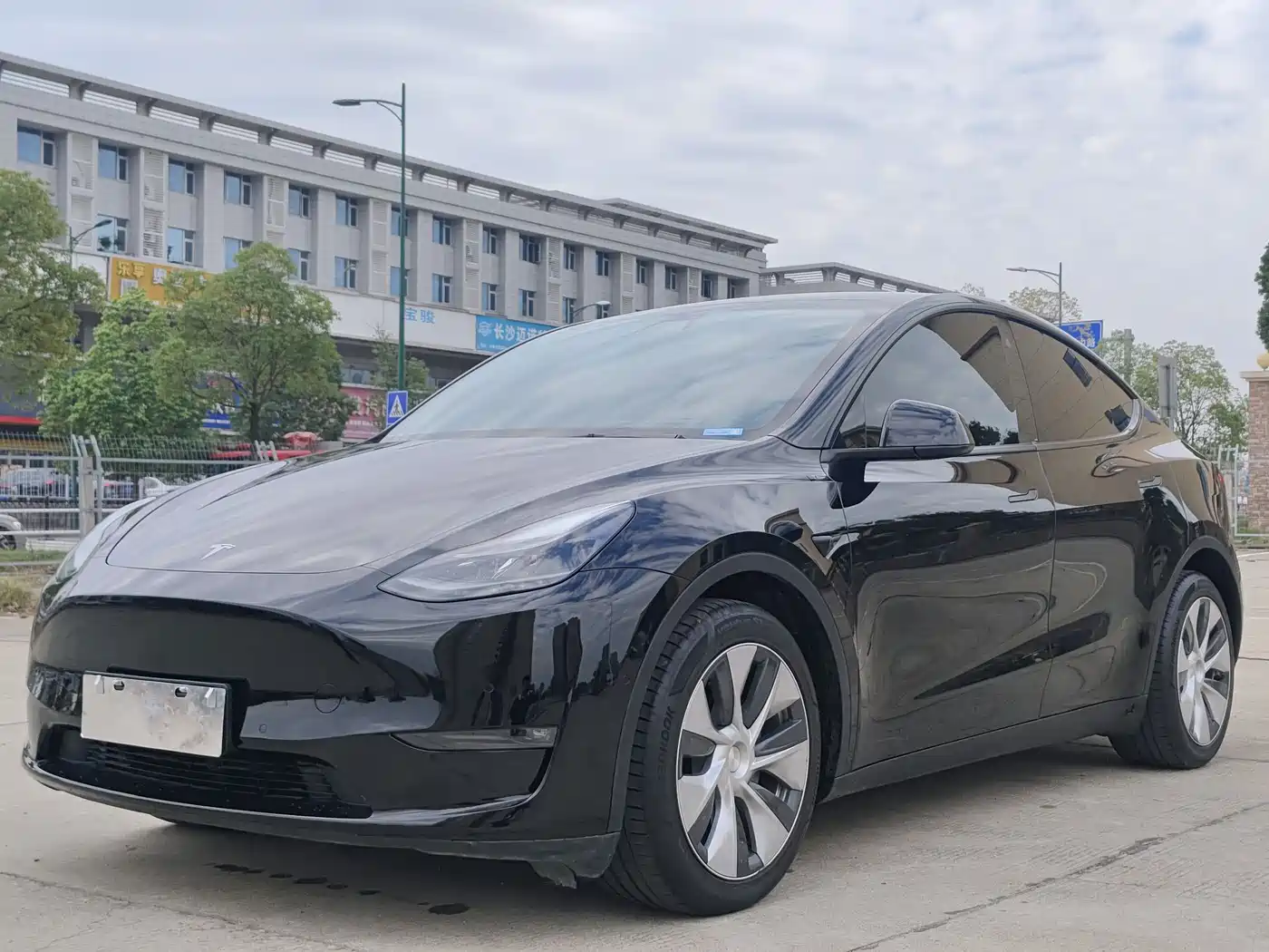 TESLA MODEL Y