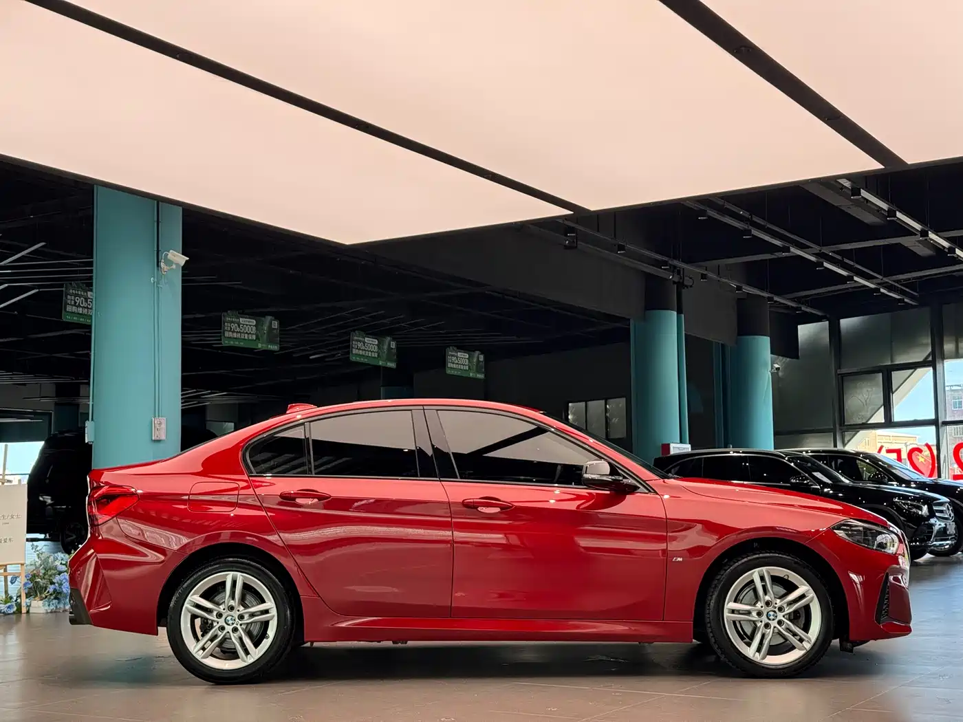 BMW 1 Series 2022 120i M Sport Shadow Edition фото 3
