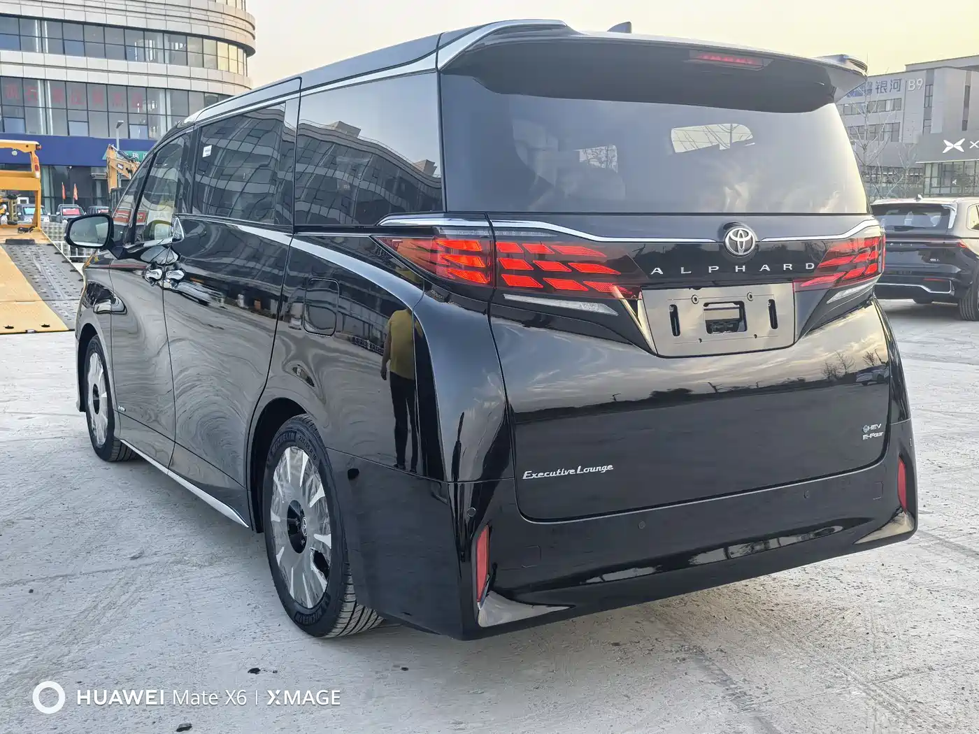 Toyota Alphard 2024 Hybrid 2.5L Ultimate Enjoyment Edition фото 10
