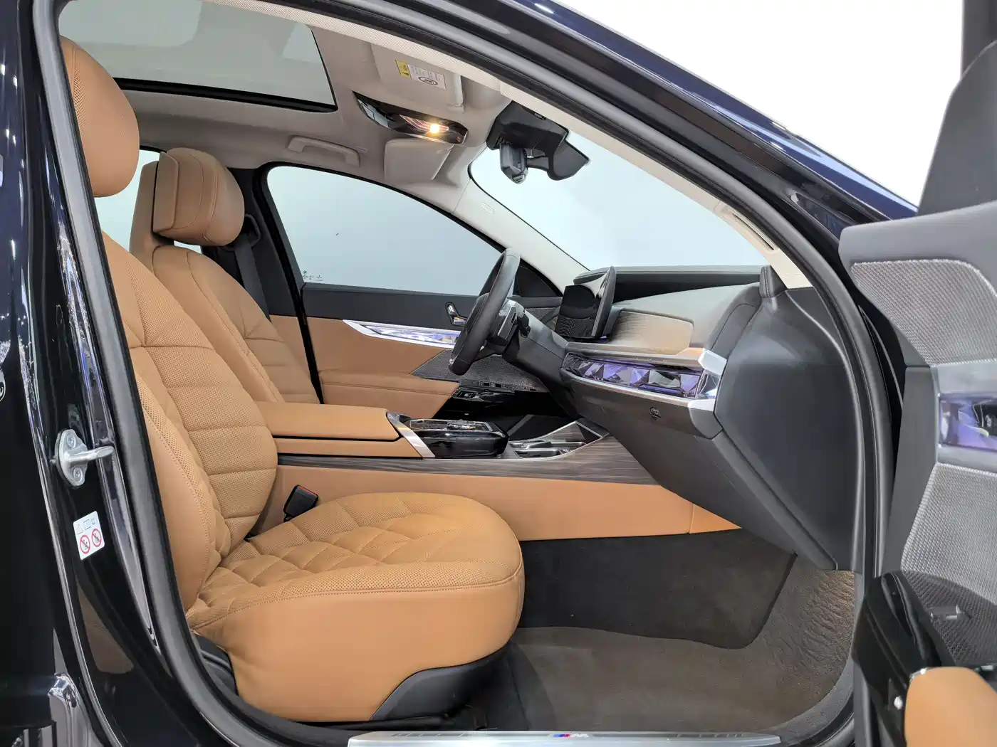 BMW 7 Series 2023 Model 735Li M Sport Package фото 27