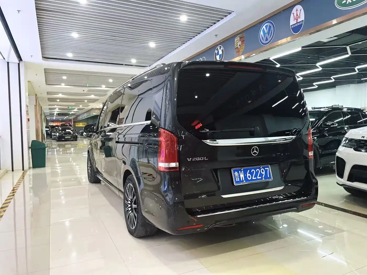 Mercedes-Benz V-Class 2020 Model V 260 L Long Wheelbase Luxury фото 4