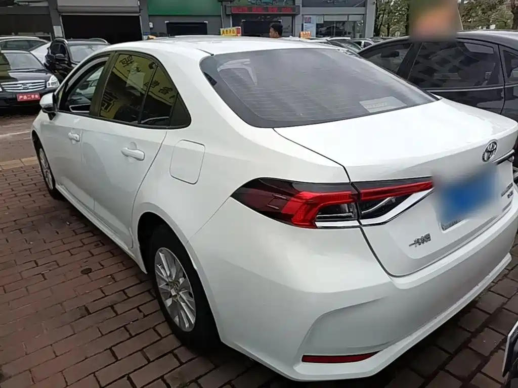 Toyota Corolla 2019 1.2T S-CVT GL Pioneer Edition фото 5