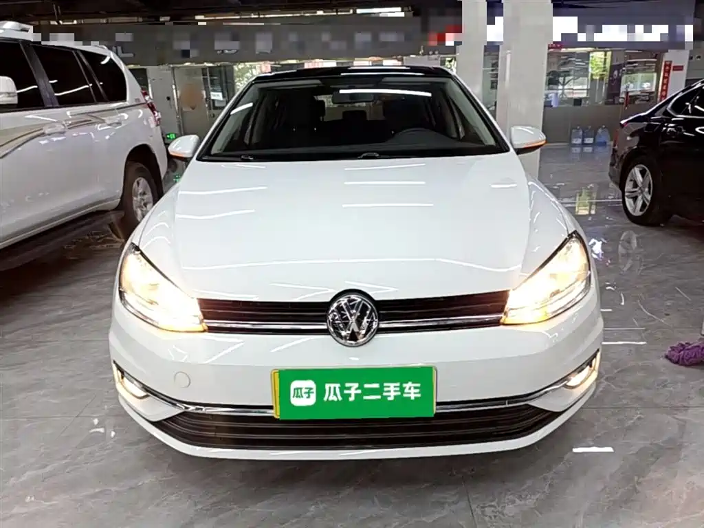 Volkswagen Golf 2020 Beloved Edition 200TSI DSG Comfort Progressive фото 3