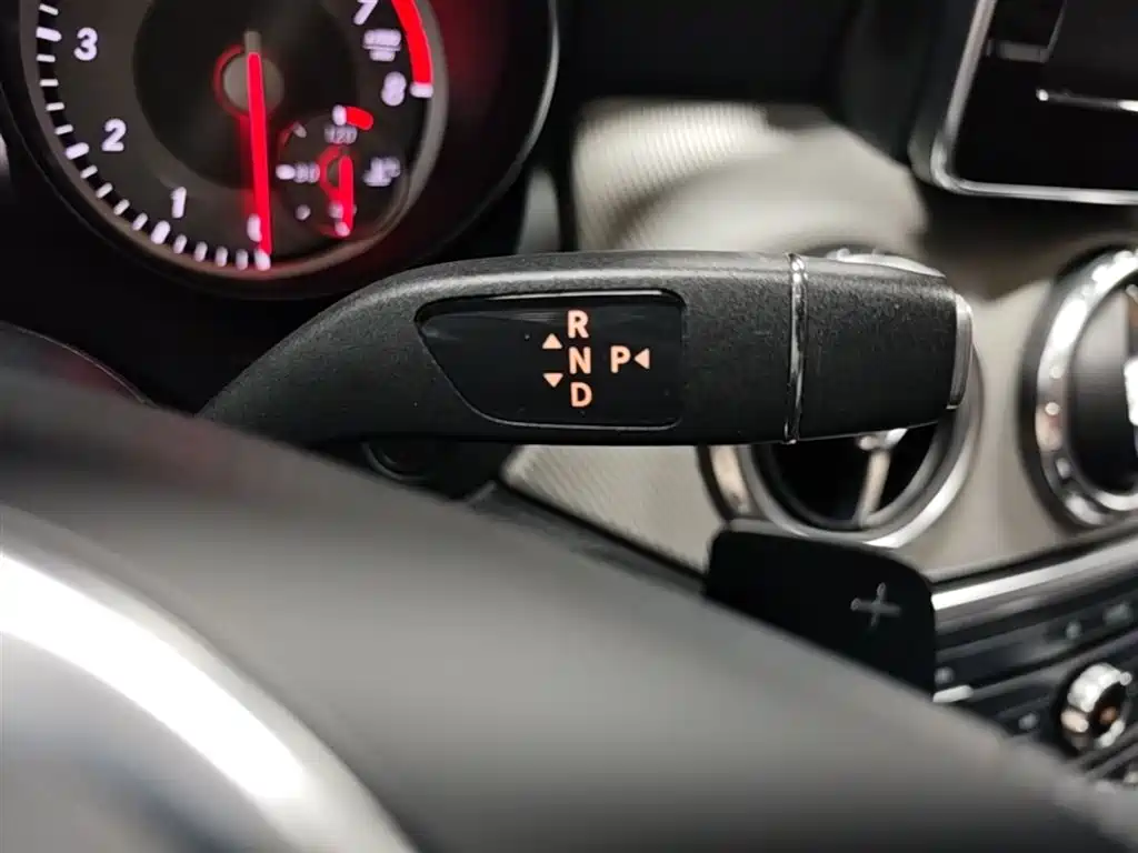 Mercedes-Benz GLA 2016 GLA 200 Dynamic фото 14
