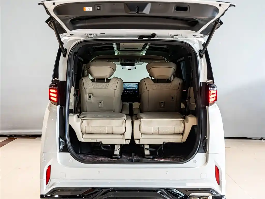 Toyota Alphard 2024 Hybrid 2.5L Ultimate Enjoyment Edition фото 19