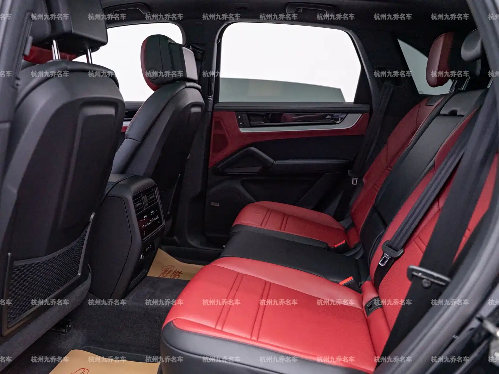 صورة 13 - Porsche Cayenne