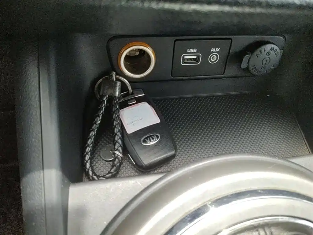 Kia Sportage 2015 2.0L Automatic 2WD GLS фото 9