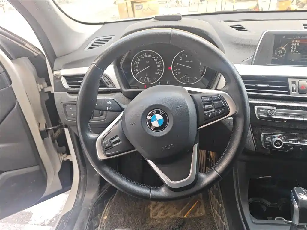 BMW X1 2016 sDrive18Li Premium Model фото 6