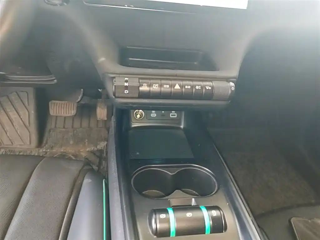 BYD Dolphin 2024 Glory Edition 420km Fashion Edition фото 10