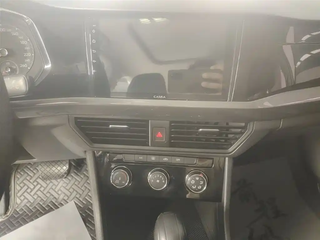 Volkswagen Bora 2019 1.5L Automatic Comfort Type фото 13