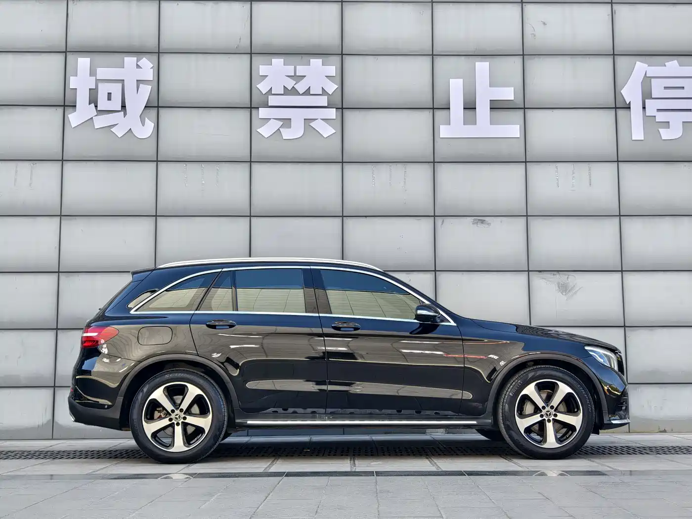 Mercedes-Benz GLC 2018 GLC 260 4MATIC Luxury фото 3