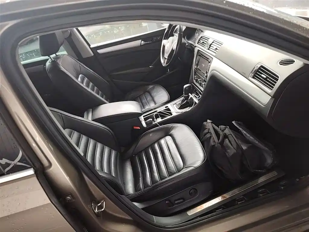 Volkswagen Passat 2015 1.8TSI DSG Prestige Edition фото 25