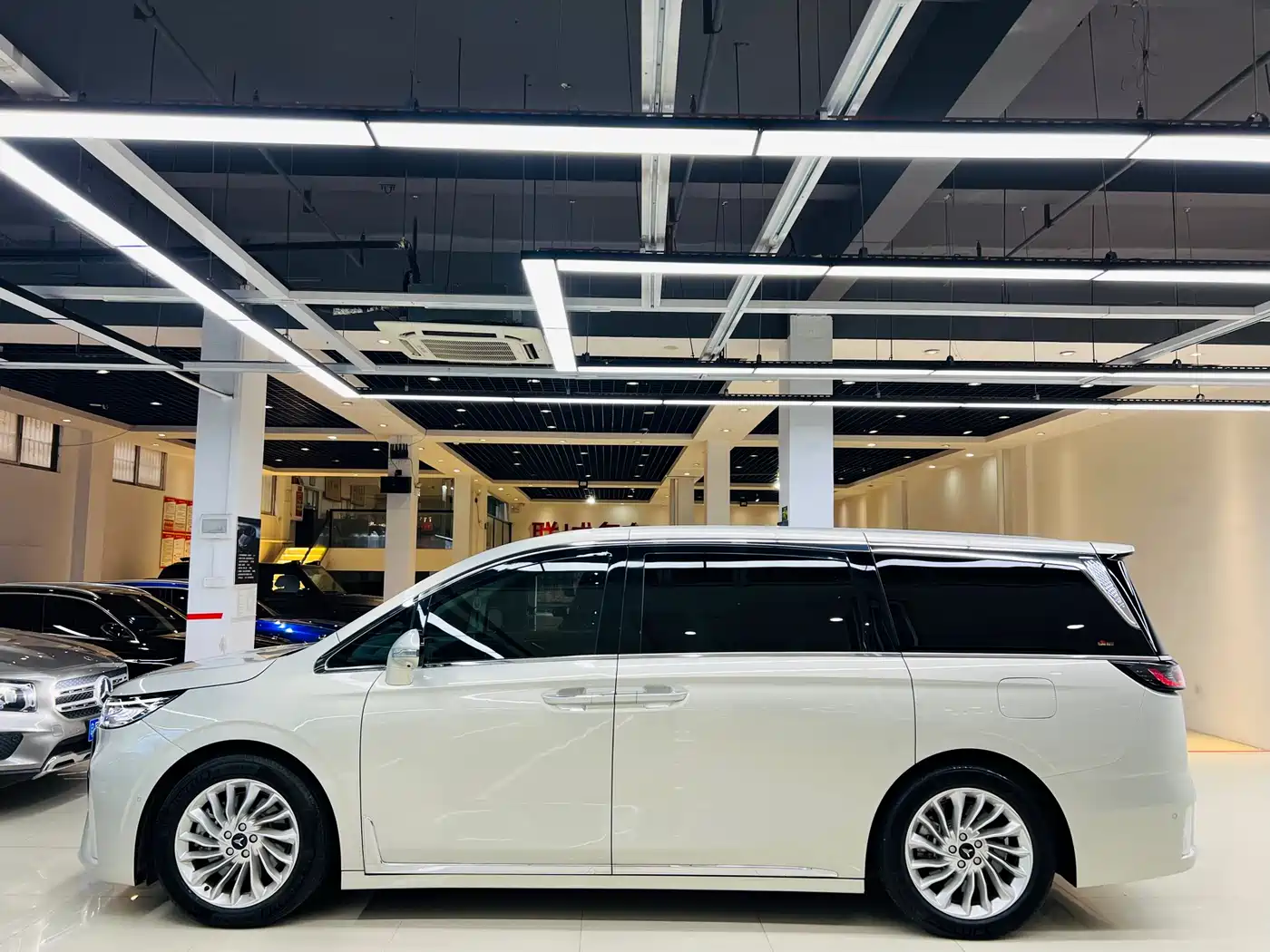 Voyah Auto Voyah Dreamer 2022 Low-carbon Dream+Smart Package фото 16