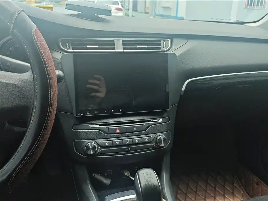 Peugeot 408 2018 1.8L Manual Leading Edition фото 13