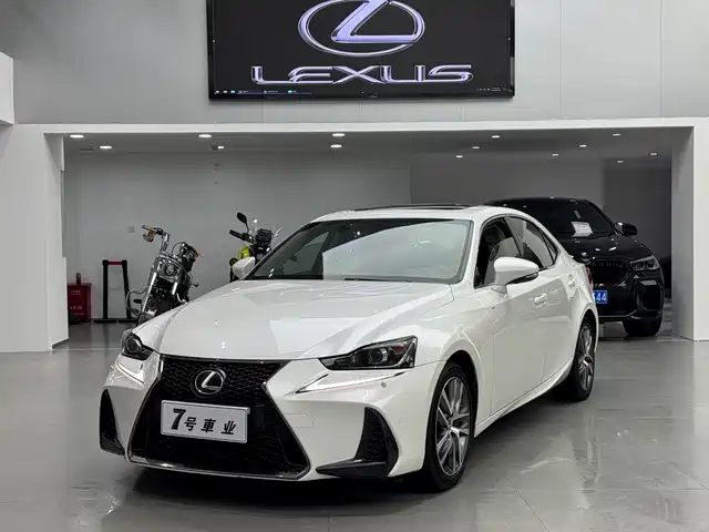 LEXUS IS