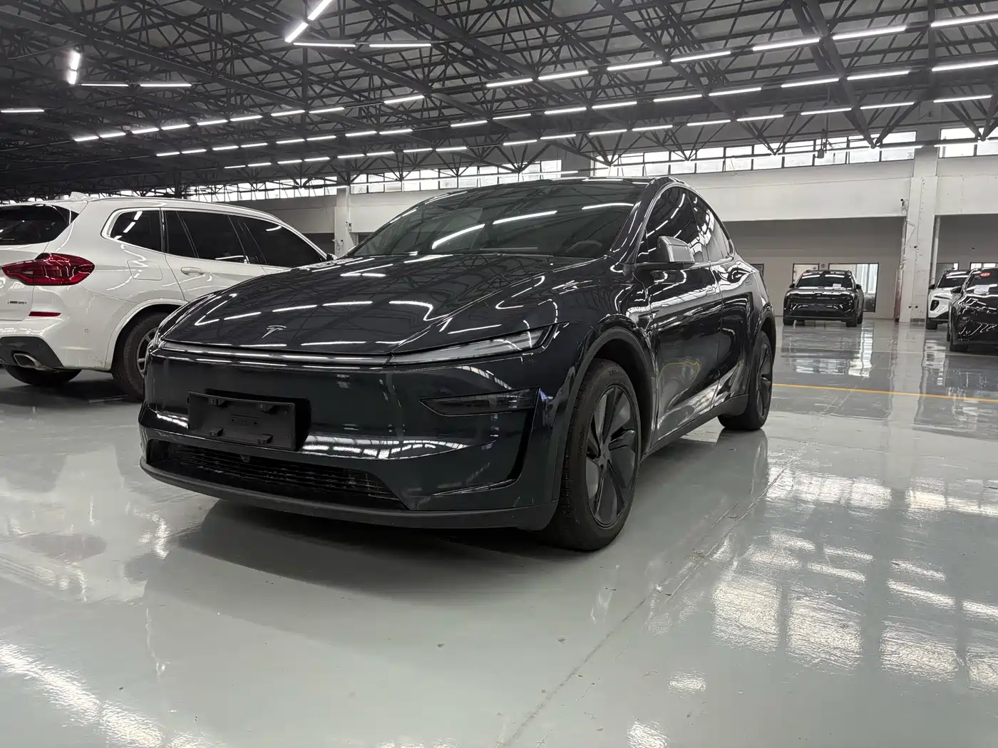 Tesla Model Y 2025 Long Range All-Wheel Drive