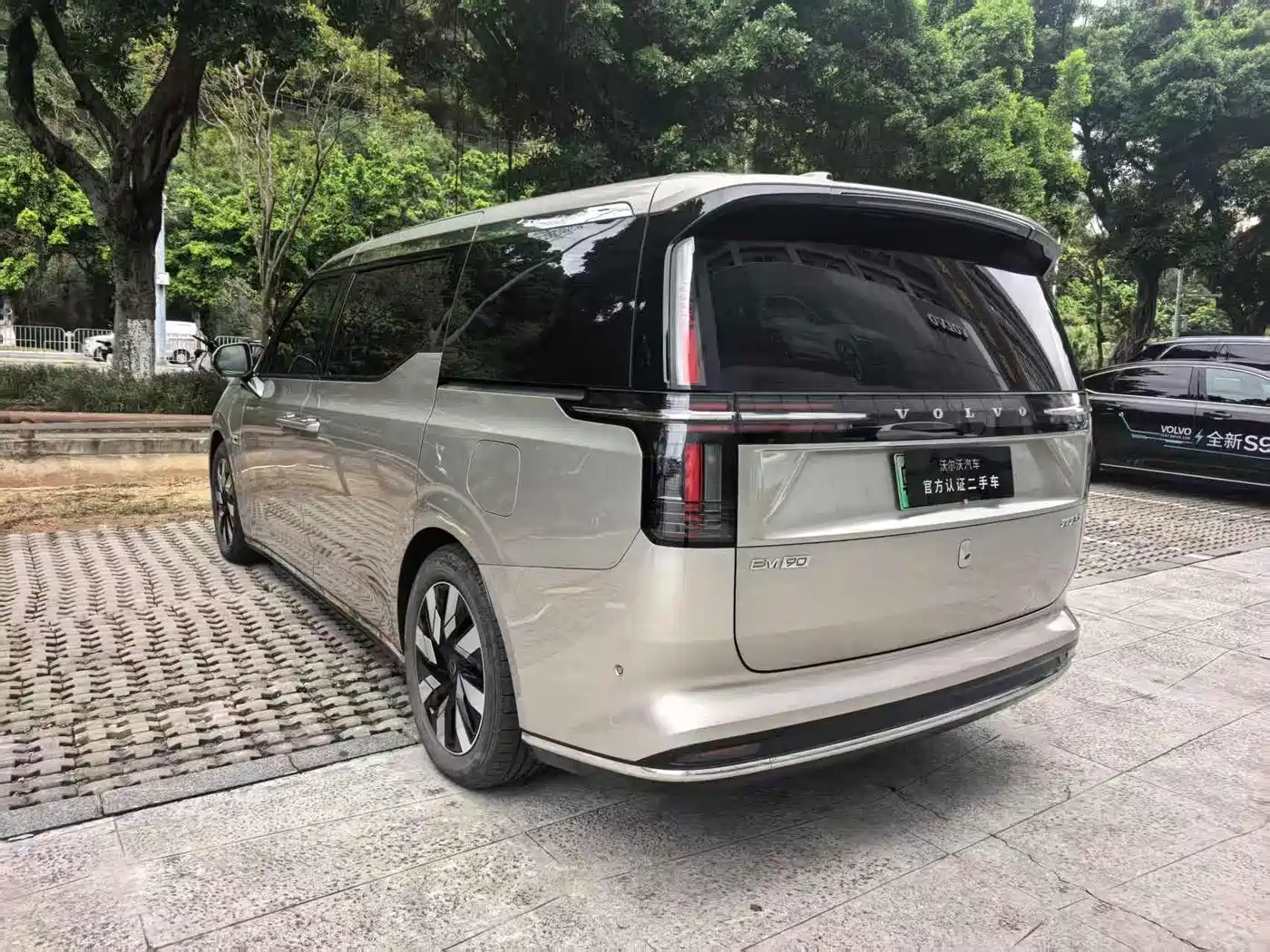 Volvo EM90 2024 2025 Ultra Six-Seater