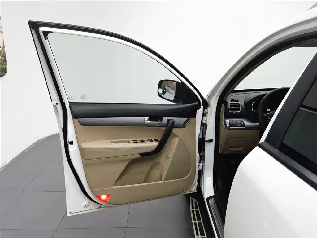 Photo 8 - Kia Sorento