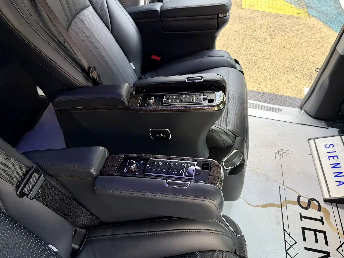 Toyota Sienna 2015 3.5L 2WD LE фото 25