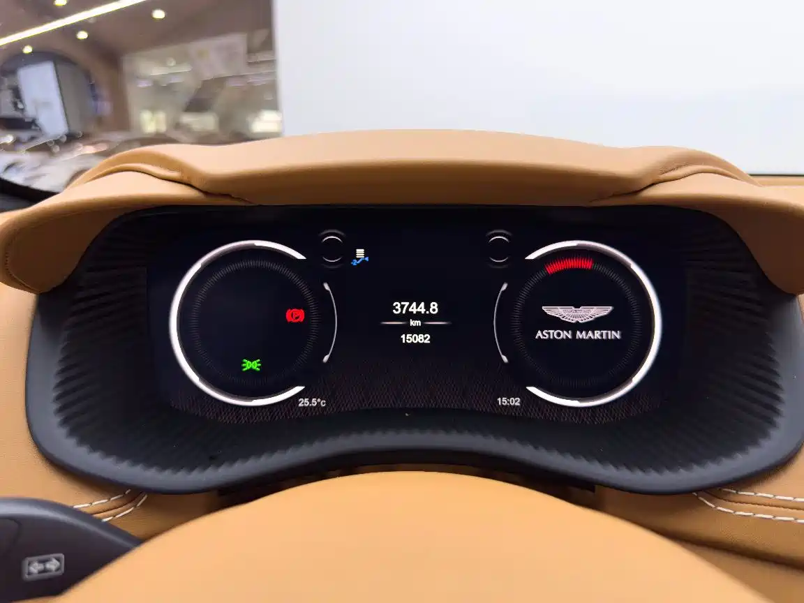 Aston Martin DBX 2023 2022 3.0T STRAIGHT-SIX