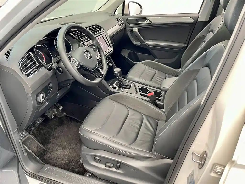 Volkswagen Tiguan L 2019 330TSI Automatic 2WD Panorama Comfort Edition China VI фото 6