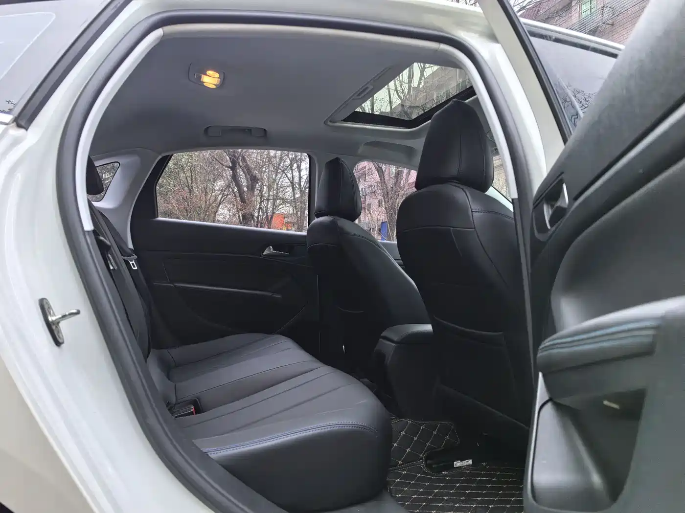 Peugeot 308 2018 1.6L Auto Luxury Edition фото 12