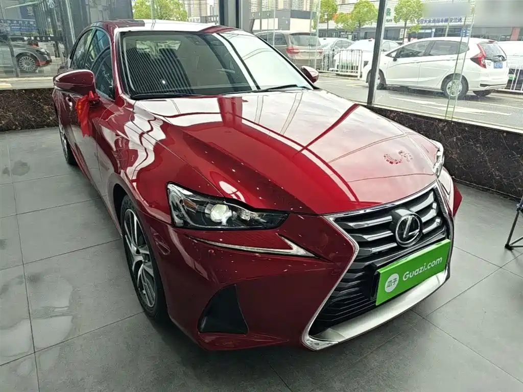 Lexus IS 2017 300 Fashion Edition фото 4
