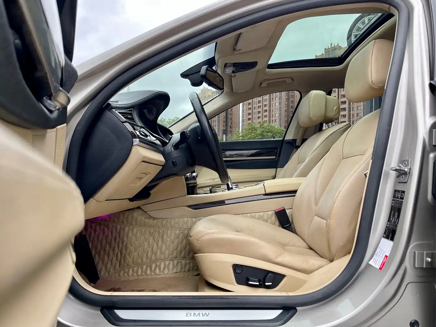 BMW 7 Series 2009 Model 740Li Leading Edition фото 9
