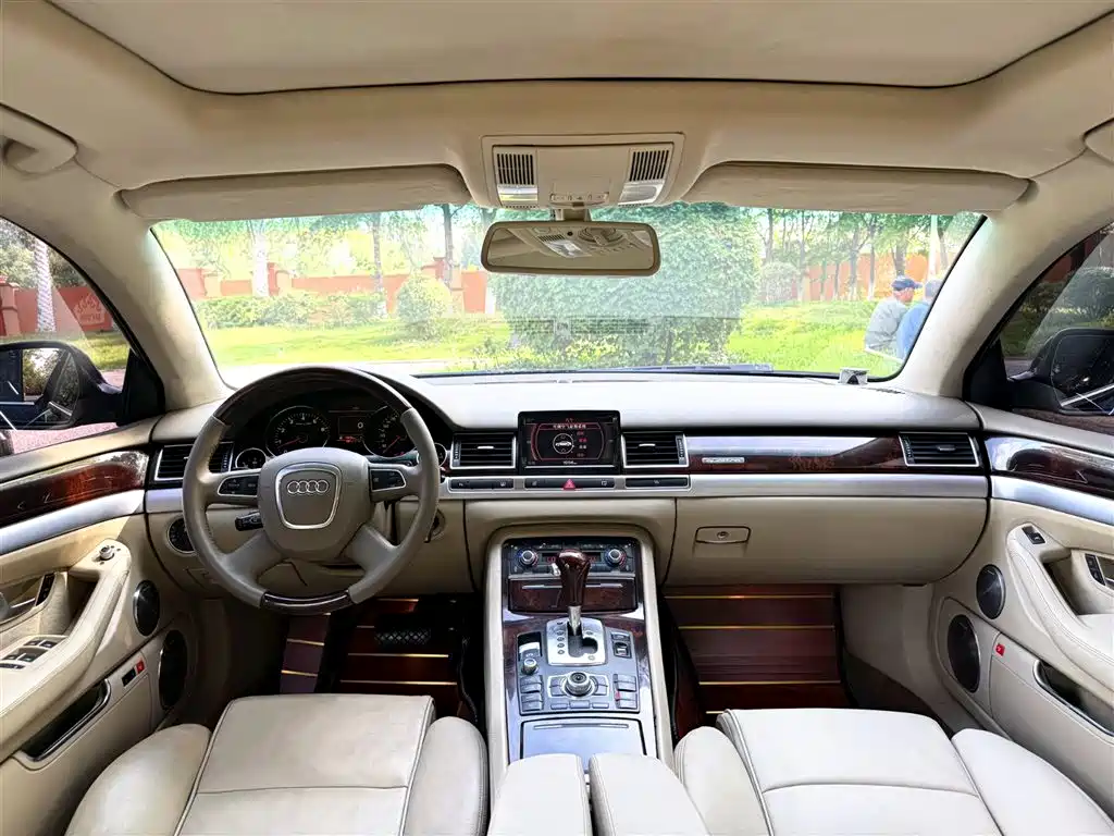 Фото 9 - Audi A8