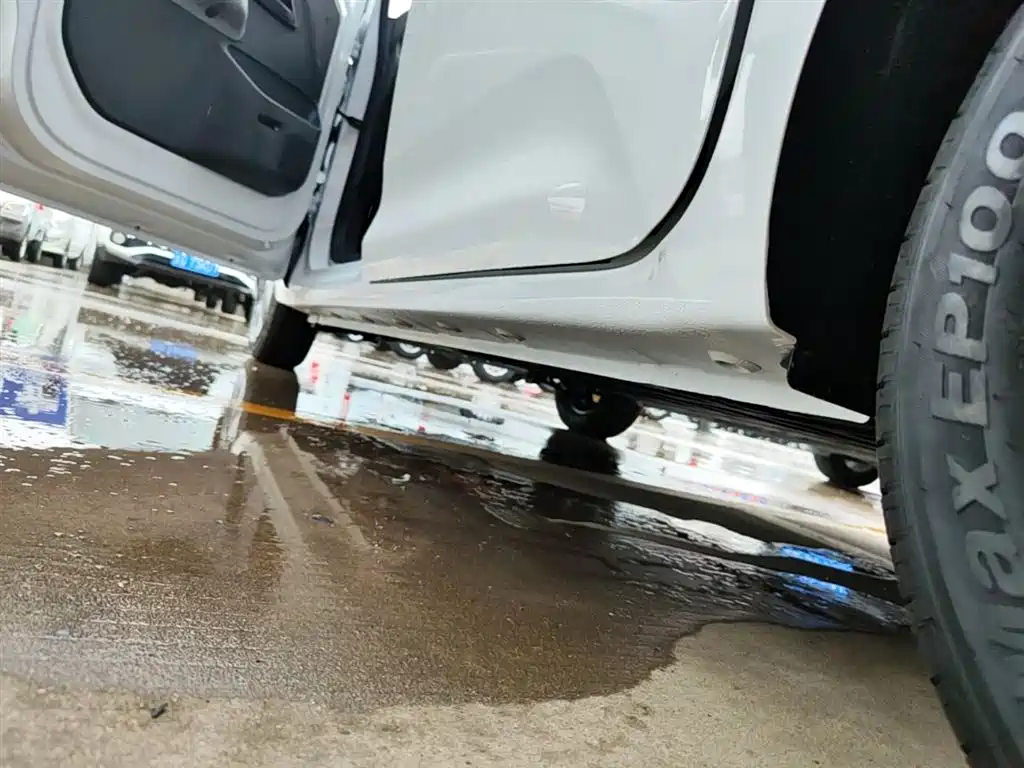 Wuling Motors Wuling Zhiguang NEV 2026 2025 Model 305km Base Version