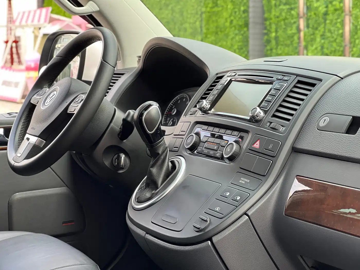 Volkswagen Multivan 2012 2012 2.0TSI 2WD Luxury Edition
