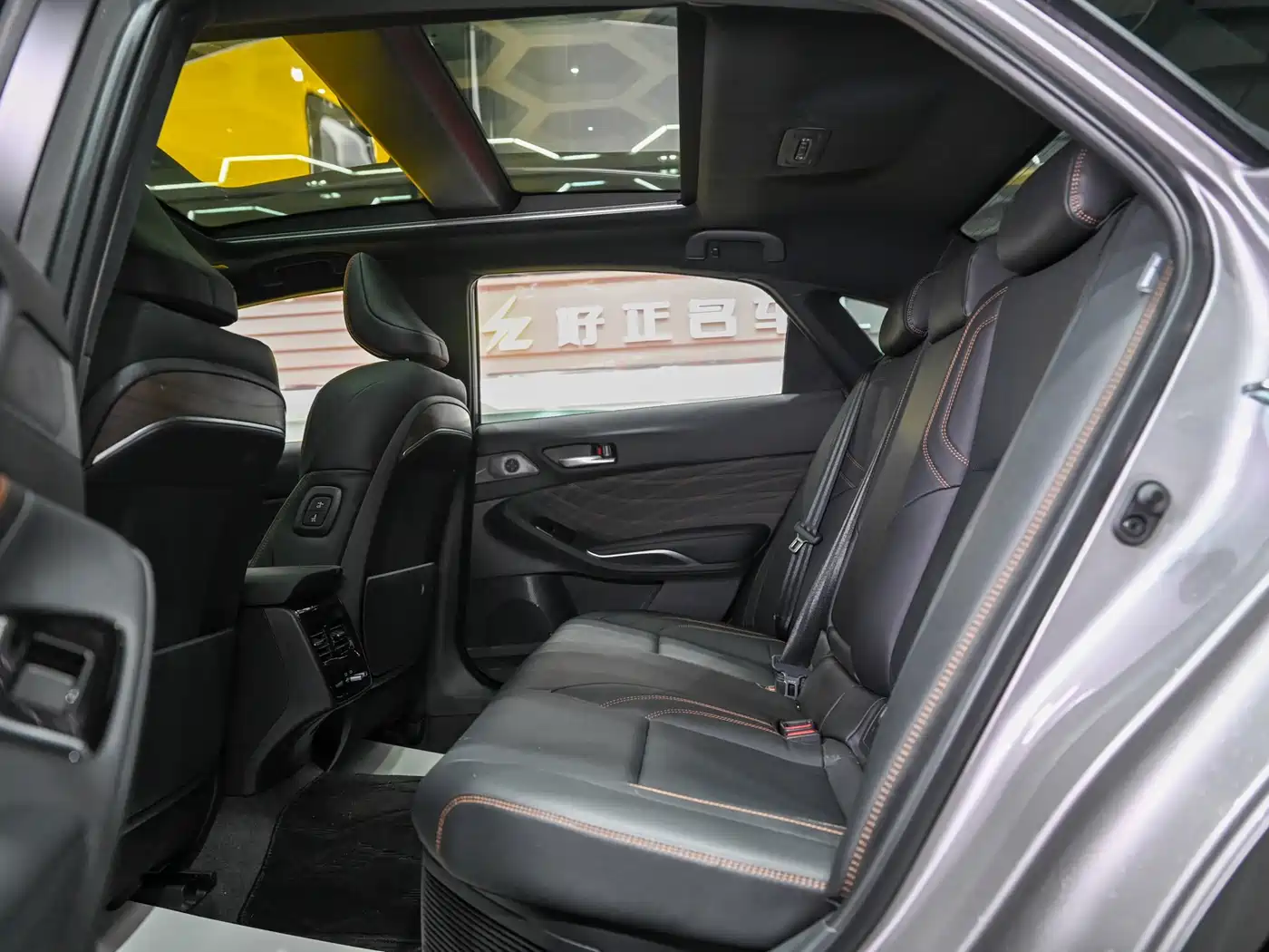 Toyota Avalon 2024 Hybrid 2.0L Luxury Edition фото 14