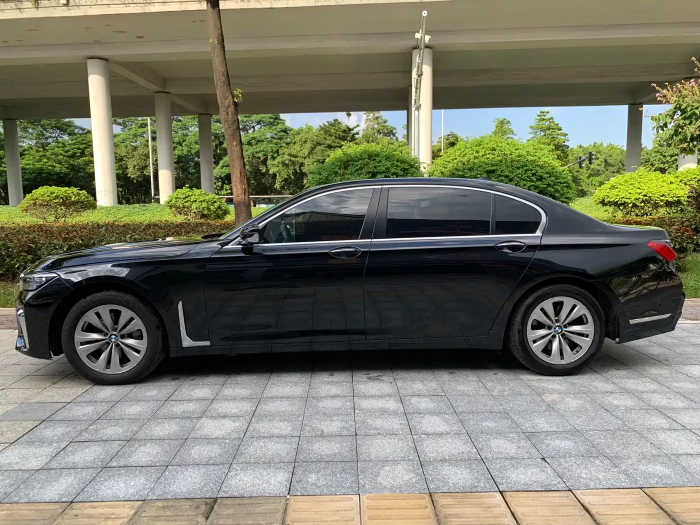 BMW 7 Series 2011 730Li Elegance фото 4