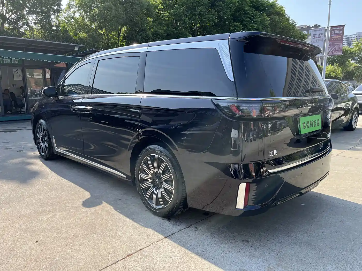 Voyah Auto Voyah Dreamer 2025 EV AWD Excellent Kunpeng Edition фото 9