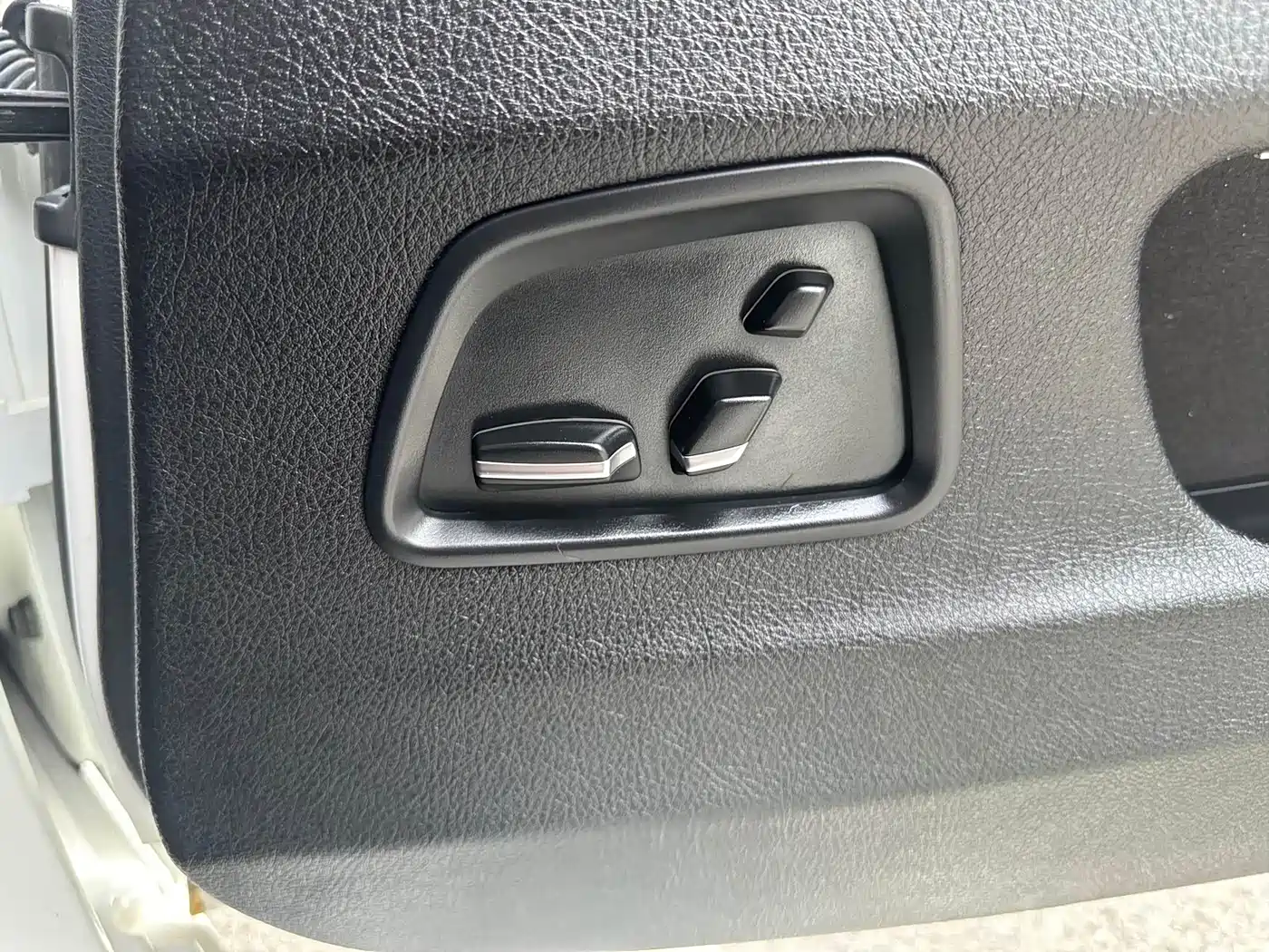 BMW 5 Series 2014 525Li Leading фото 16