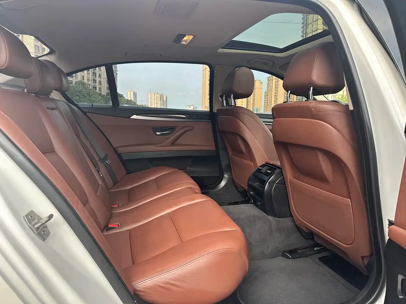 BMW 5 Series 2014 525Li Leading фото 9