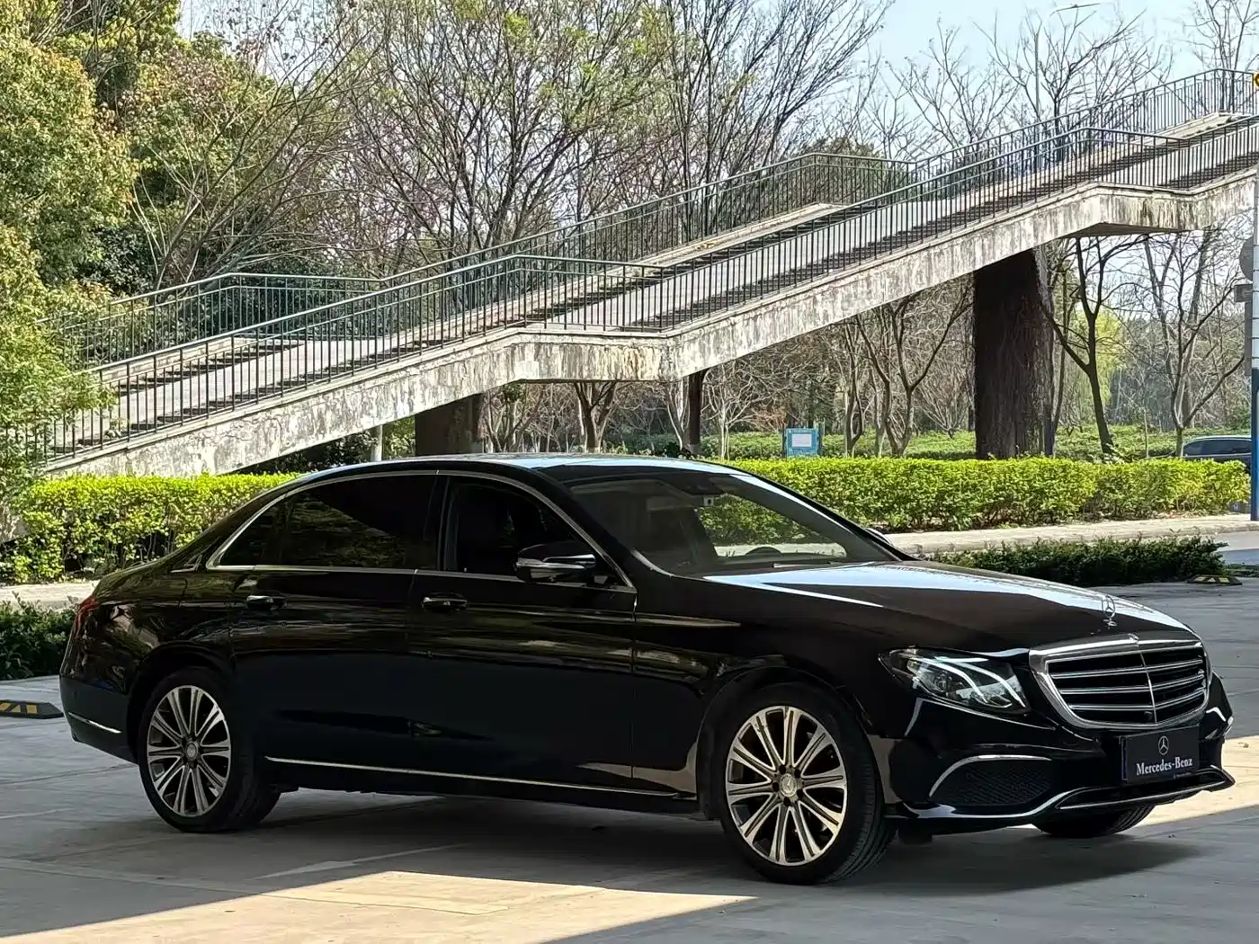 Mercedes-Benz E-Class 2017 E 300 L Luxury фото 3