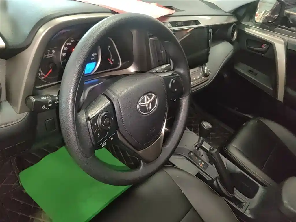 Toyota RAV4 Rongfang 2015 2.0L CVT 2WD Trend Edition фото 7