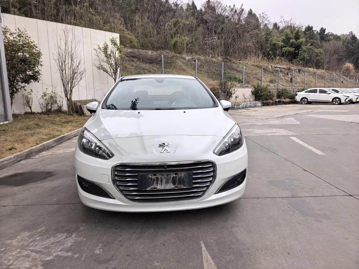 Peugeot 308 2014 Model Joy Edition Classic 1.6L Automatic Superior Style фото 2