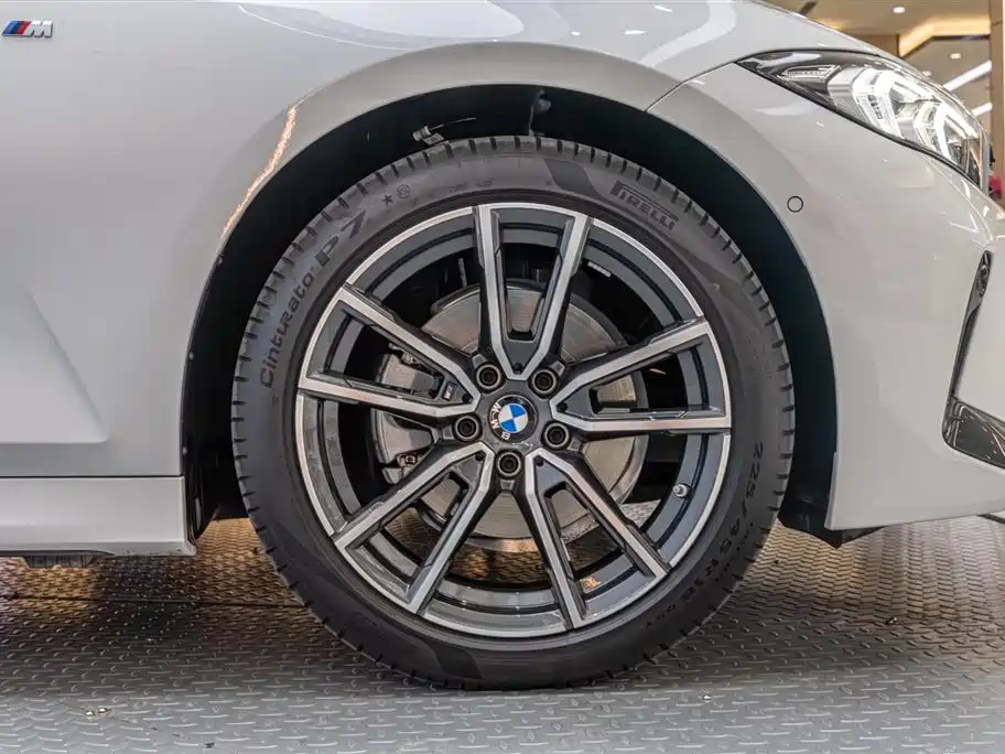 BMW 3 Series 2025 325i M Sport Package фото 8