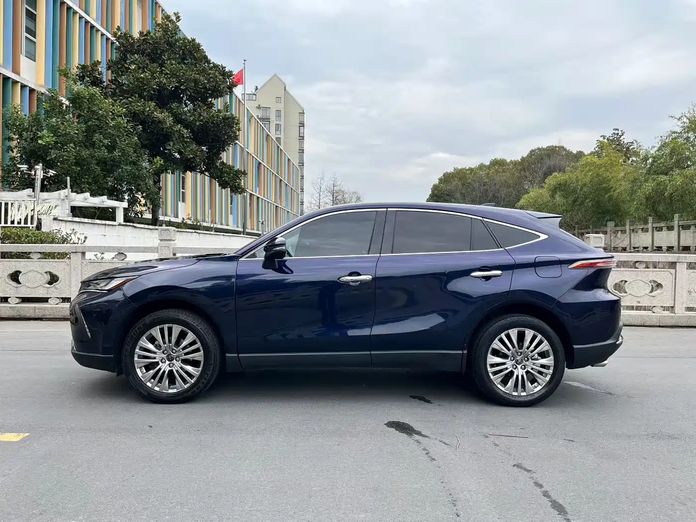 Toyota Lingfang HARRIER 2022 2.0L CVT 2WD Premium Edition фото 6