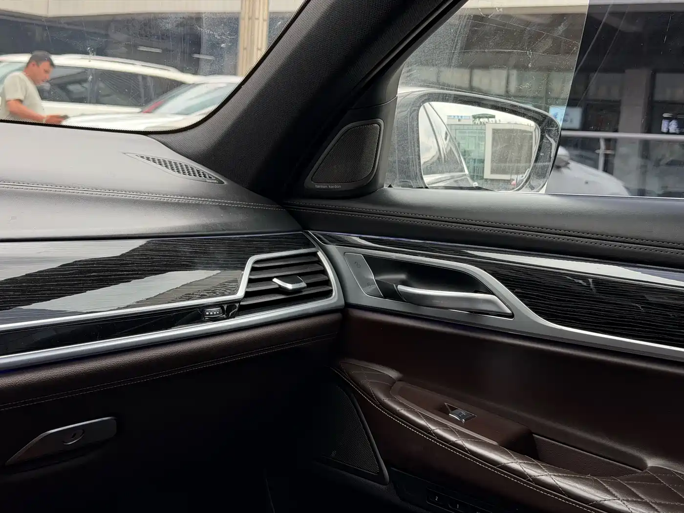 BMW 7 Series 2021 Model 740Li Leading Luxury Package фото 14