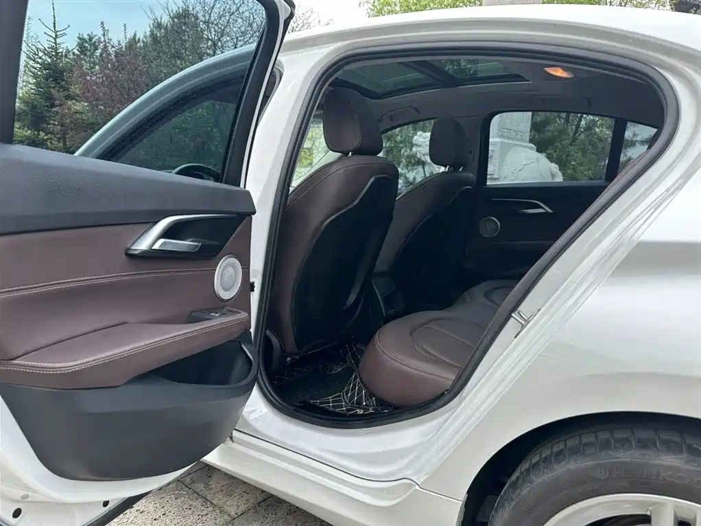 BMW 1 Series 2021 Facelift 120i M Sport Shadow Edition фото 13
