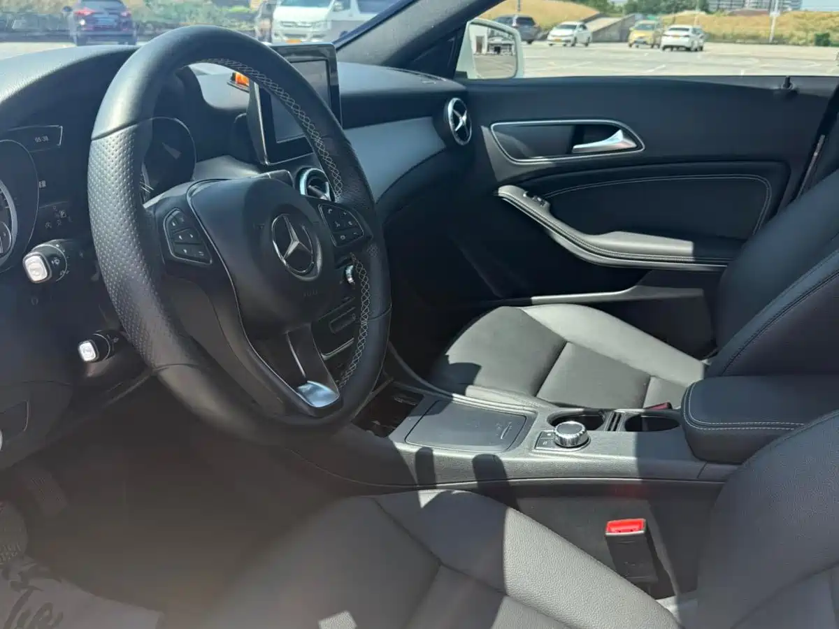 Mercedes-Benz CLA (Import) 2015 CLA 200 фото 4
