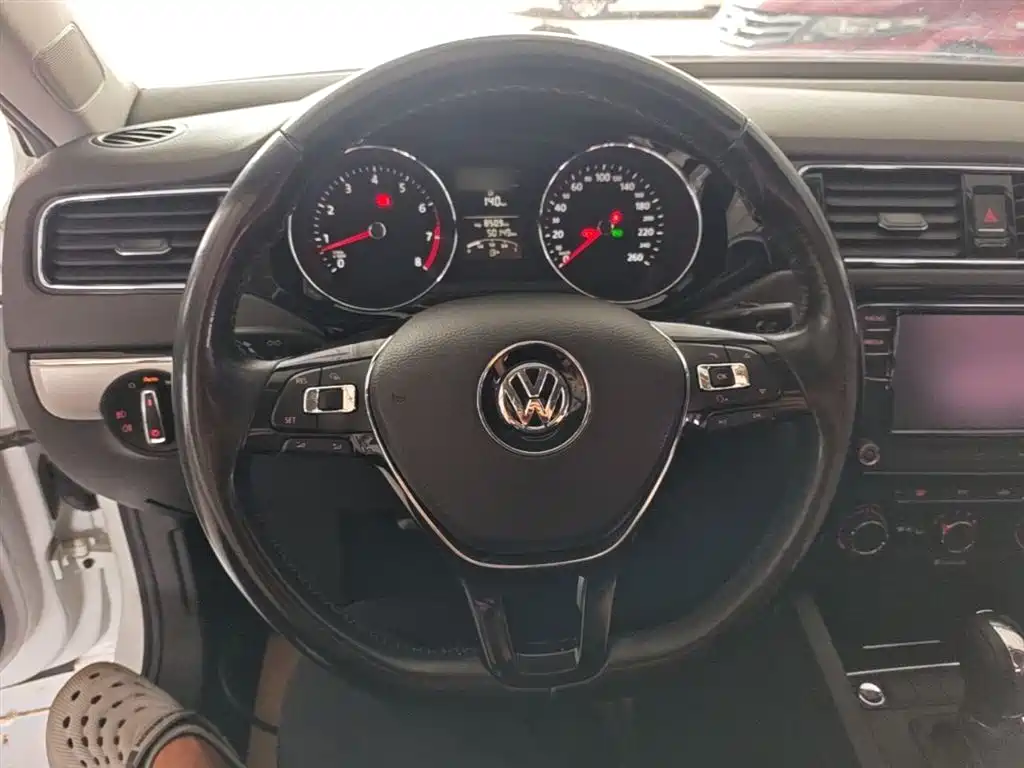 Volkswagen Sagitar 2018 1.6L Automatic Comfort фото 11