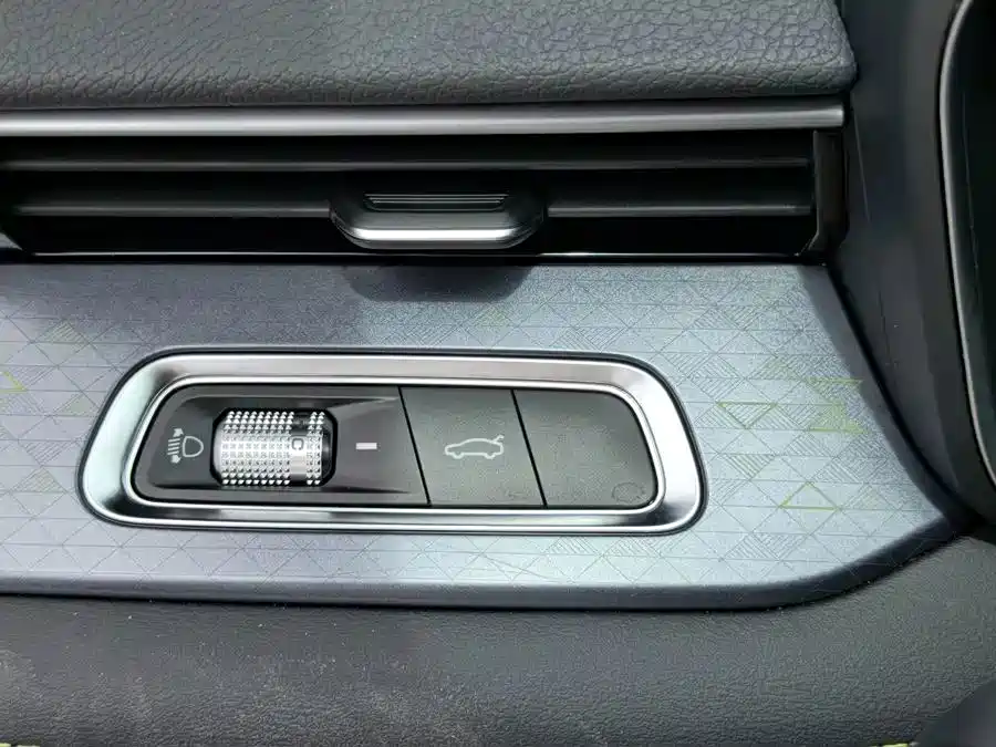 Фото 9 - Geely Preface