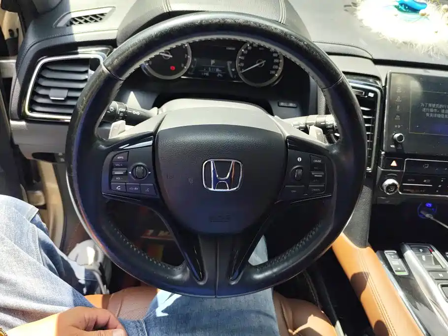 Фото 15 - Honda UR-V