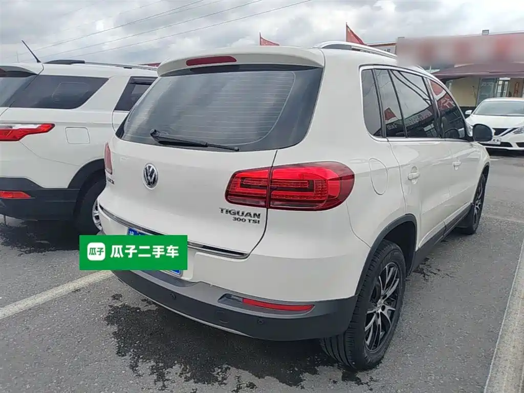 VOLKSWAGEN TIGUAN