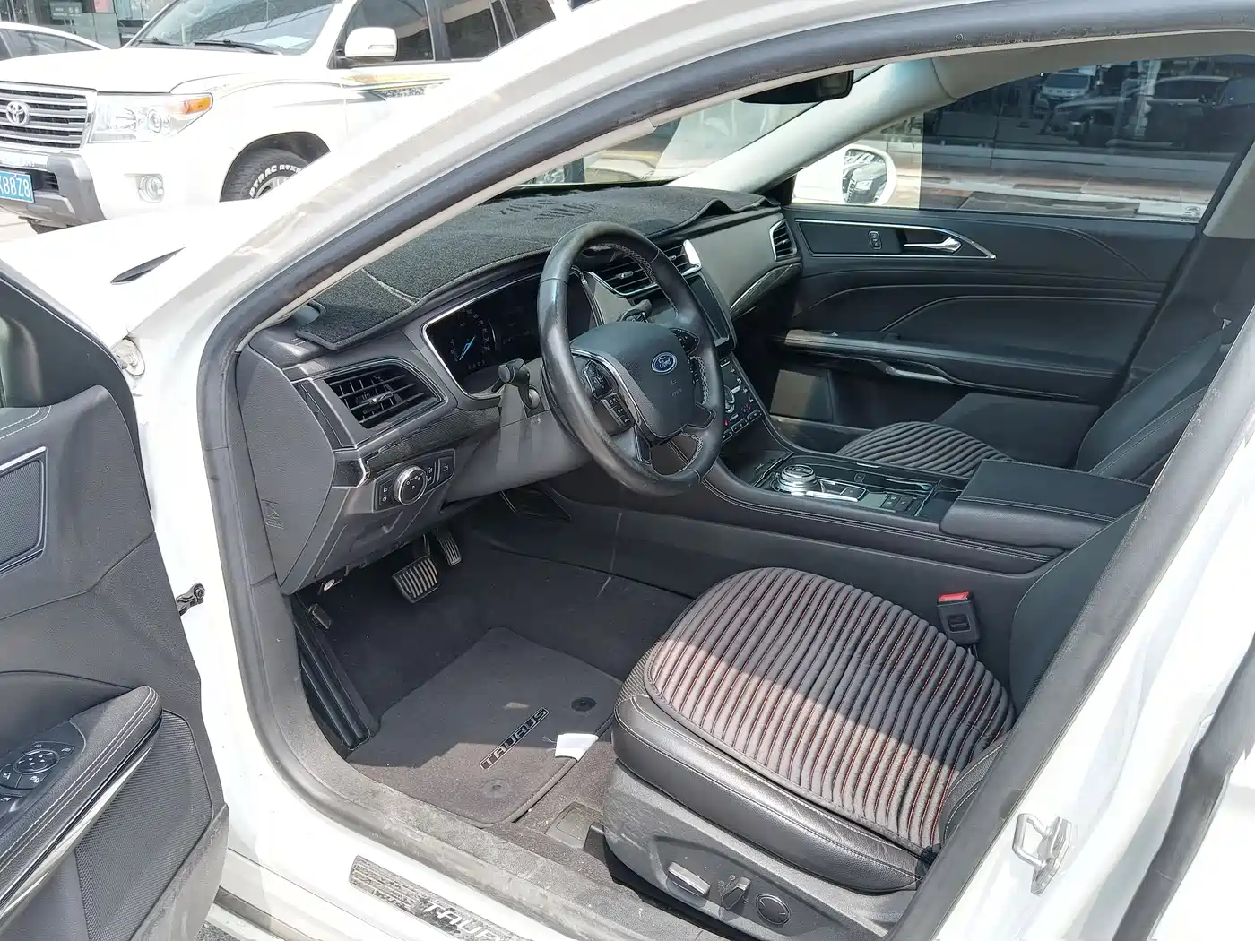 Фото 3 - Ford Taurus